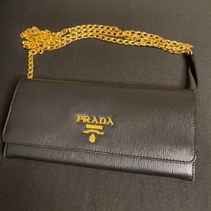 Prada wallet on chain BLACK